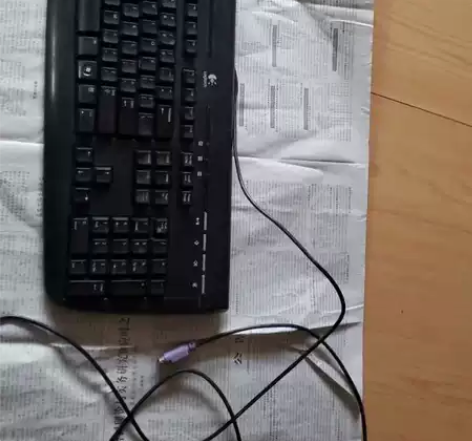 卖一个罗技键盘，成色如图。功能正常。 感兴...