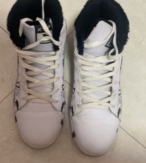 特步男鞋高帮板鞋休闲鞋子秋季新款白色aj空...