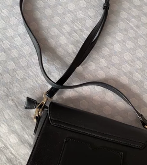 转卖 清柜子清柜子 实体店购入 稻草人女士...