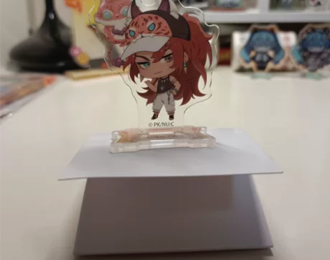 出新世界狂欢啖天小立牌，线下db产物原价五...