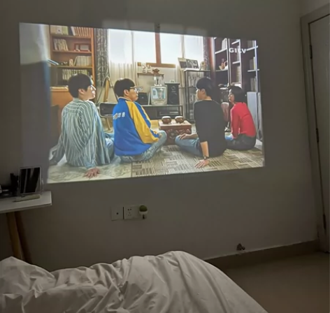 超高清4k新款投影仪家用卧室手机投墙屏小型...