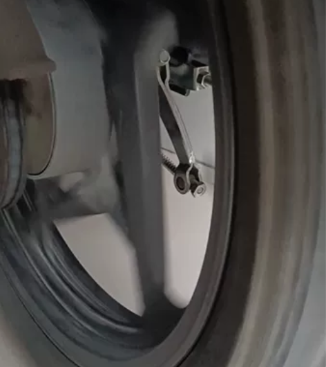 豪爵DK摩托车后轮毂带2条轮胎出售。原厂拆...