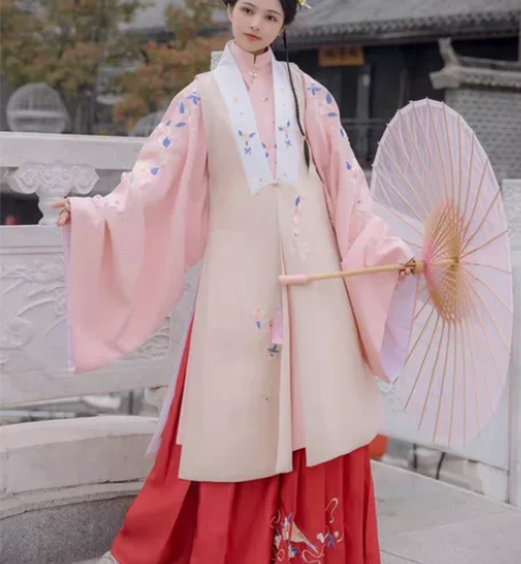 杞瑾，原创正品明制袄裙汉服女绣花一片式交领...