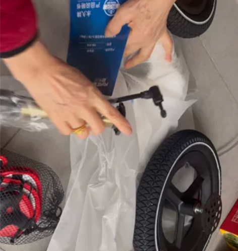 全新永久儿童平衡车，只拆开看了一下型号未组...