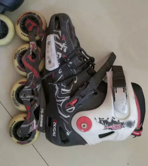 44码旱冰鞋。外地不出，邮费自理 感兴趣的...