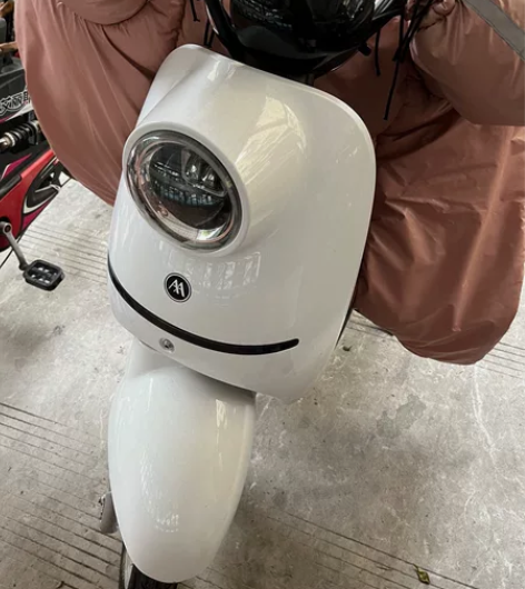 爱玛新国标电动车，21年11月底购买，蓝牌...