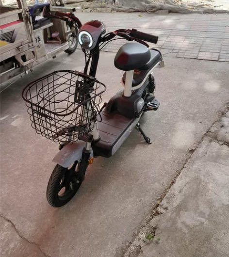 爱玛电动车，铅酸电池，好开的不得了，舍不得...