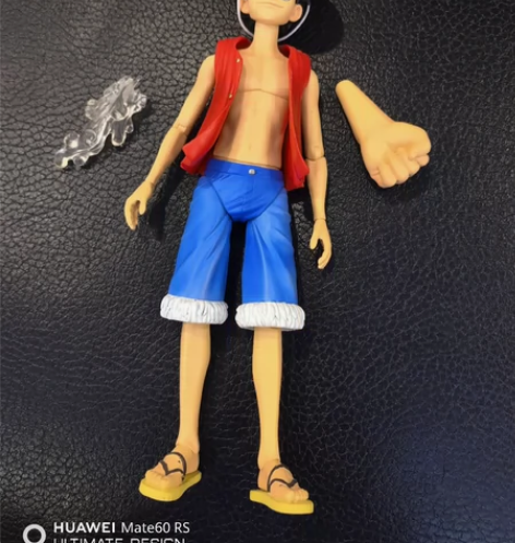 路飞手办  无盒  但全新。 衣服是活动的...