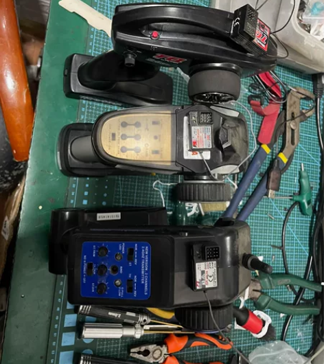 闲置rc遥控器 枪控 两个富斯遥控一个t4...