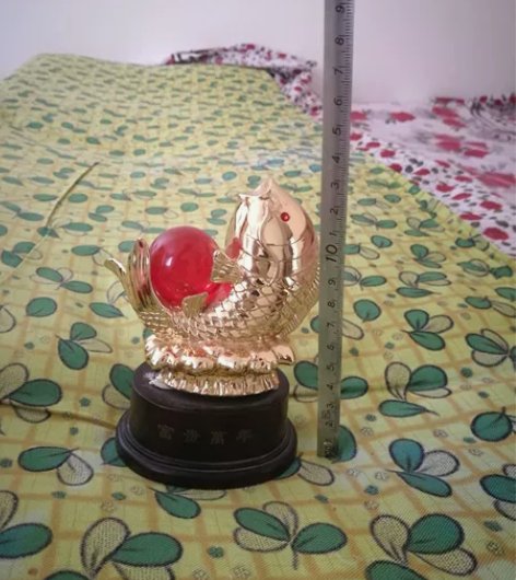 小摆件 底座松了，用双面胶重新粘了， 5元...