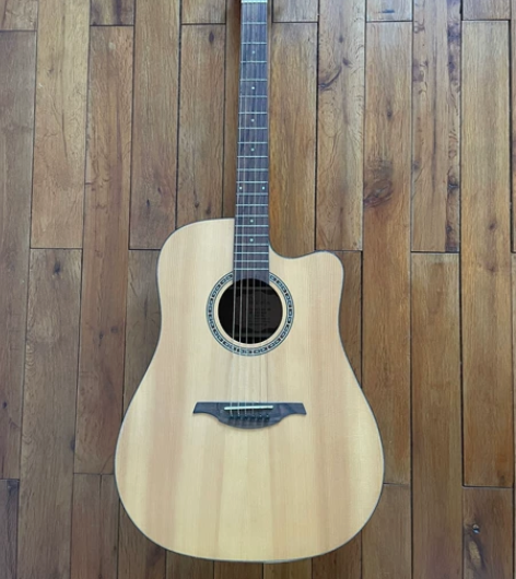 鸽子旗下品牌，雷克斯民谣吉他，云杉面板单板...