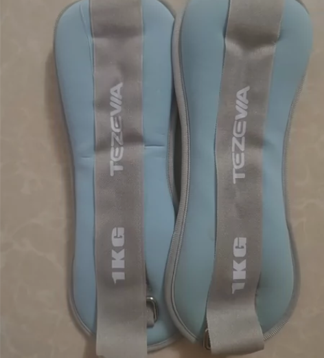 出闲置沙袋1㎏一对，力量训练必备， 可绑手...