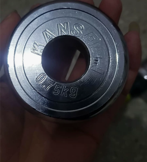 哑铃片 0.75公斤一个有4个，钢的几乎全...