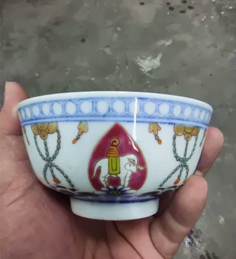 清同治款青花珐琅彩小碗,外销瓷回流品。品相...