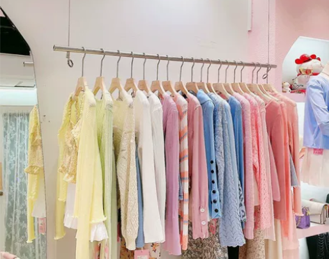 【过新年高质量衣服付邮免费送！】本人穿搭博...