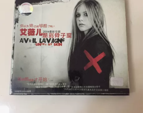 艾薇儿 酷到骨子里 CD 感兴趣的话点“我...