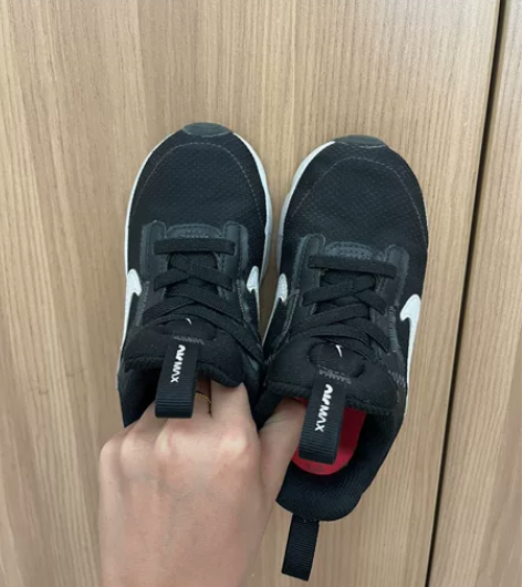 耐克男童气垫鞋 一直在幼儿园室内穿着，保持...