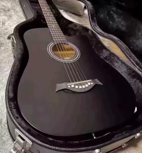 亏本出售一把原价2300多的吉他，自己过生...
