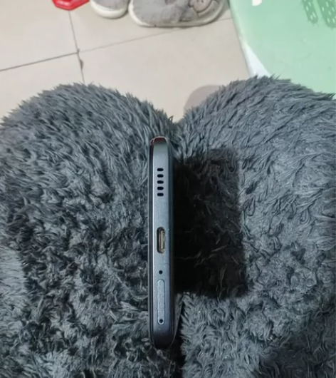 红米K60墨羽  黑色 全套都在 盒子充电...