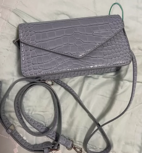 叁可皮包。几乎全新背过两三次，长短肩带都有...