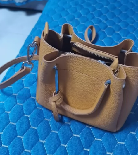 三福线下购买的包包 绝对正品 可斜挎可手提...