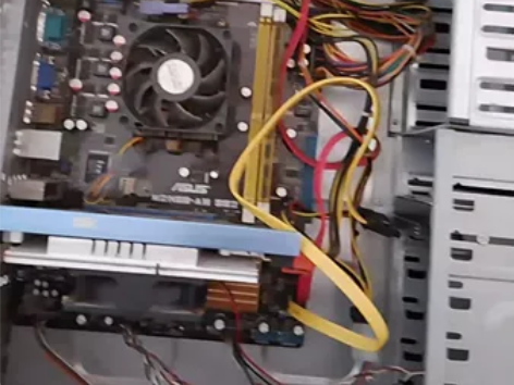 电脑组装主机，硬盘已拆，其他零件都在开机蓝...