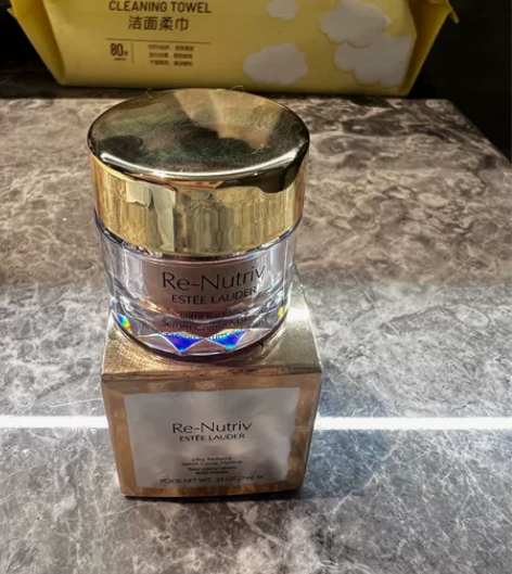 雅诗兰黛白金粉底霜 专柜领的会员礼，打开用...