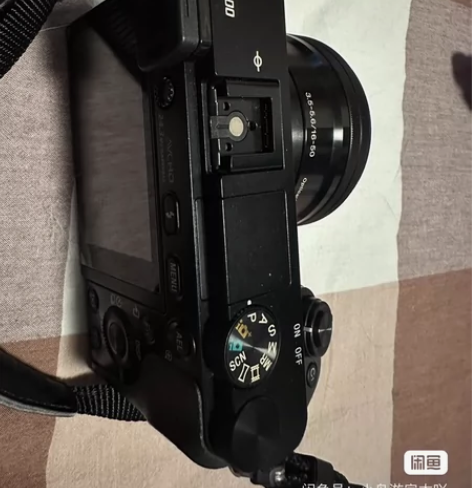 出一台a6000，镜头无灰无霉，快门使用次...