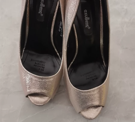 婚鞋，35码，拍婚纱照穿了几个小时，玫瑰金...