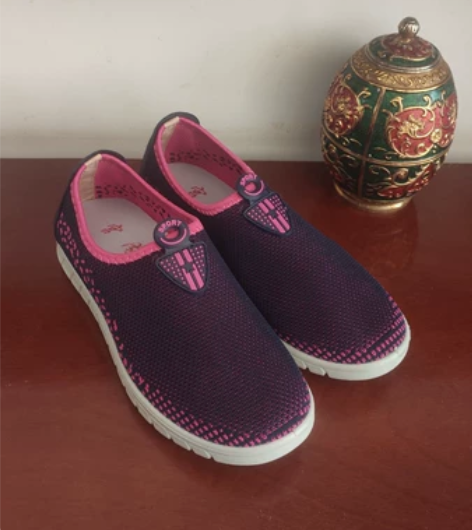 宫内品牌老北京布鞋撤店甩货，女款一脚蹬春秋...