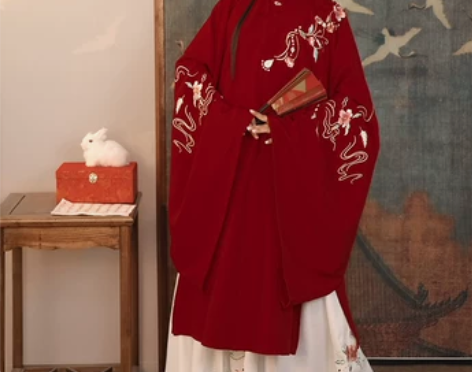 艺缕 民族装舞台装 感兴趣的话点“我想要”...