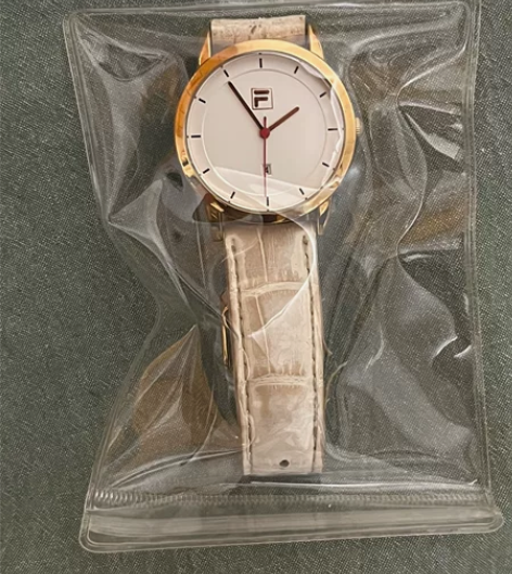 【斐乐】 手表，表带不好了，换个表带就行。