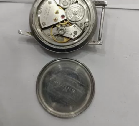 西铁城大脸猫21钻机械手表。摆眼丢失，晃晃...