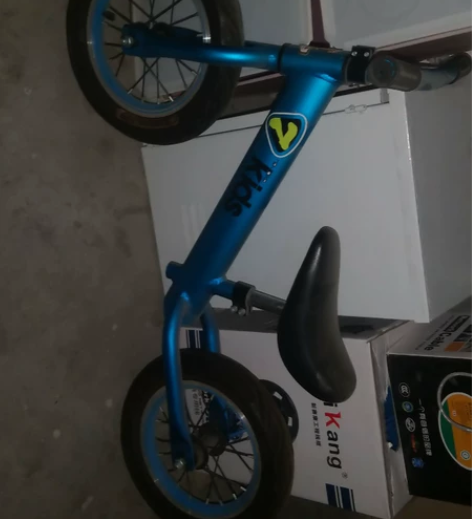 kids平衡滑步车，儿子小时候骑的，没学会...