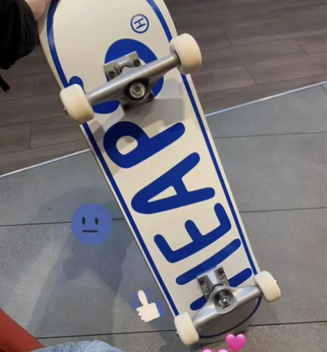 原价300多买的初学者滑板男女学生入门级双...