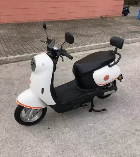 二手电动车雅迪爱玛款式品牌都有 9成新，外...