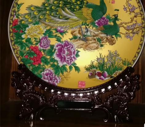 景德镇赏盘陶瓷金色富贵图带支架粉彩中式装饰...