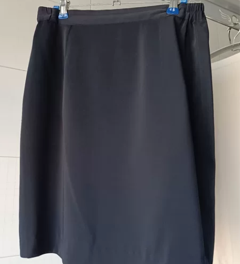 藏蓝色一步裙，面料柔软舒适，有里衬，裙长4...