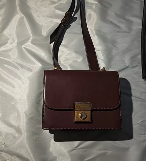 小ck包 上大学买的 保持的比较好 百搭款...