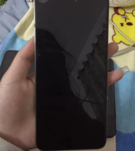 出自用华为麦芒10 屏幕完好无损重新贴个膜...