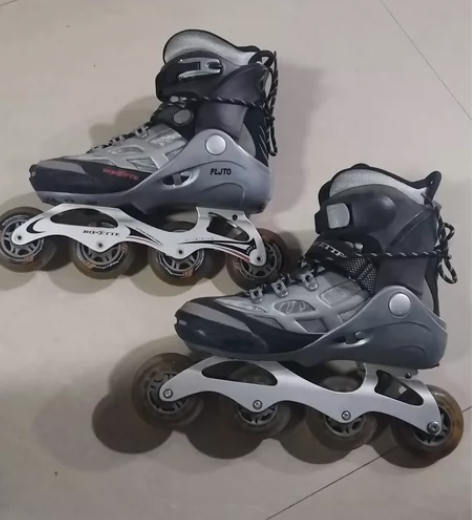 本人闲置轮滑鞋一双，功能完好，码数41码，...