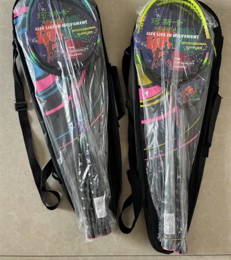 球场闭业清仓，库存有限，仅剩数十支全新球拍...