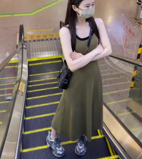 韩版气质休闲运动风吊带连衣裙2023夏季新...