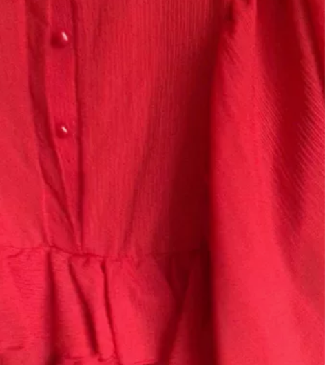 连衣裙正红色。不会撞衫的款。胸围94.衣长...