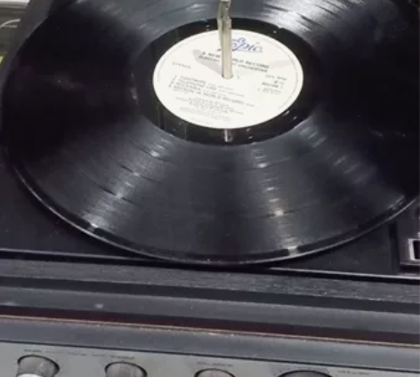 这张黑胶摇滚唱片在美国购买,唱片播放正常,...