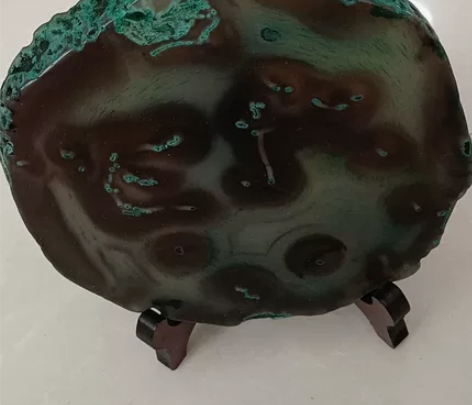 天然水晶石、颜色非常漂亮,带底座,喜欢的拍...