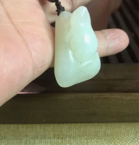 一件和田玉老料手工 三脚金蟾，特别油润，油...