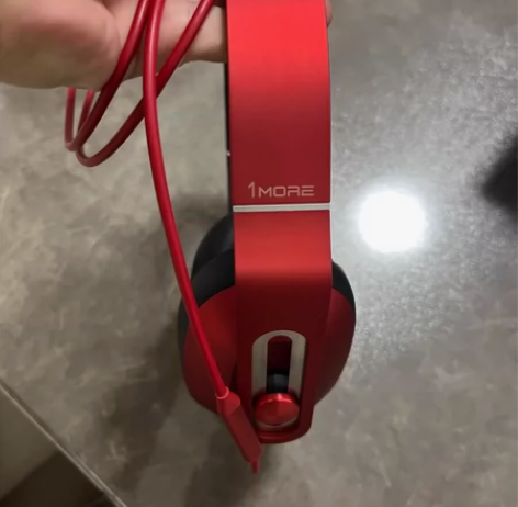 1more头戴耳机，可拆卸耳机线，头戴位置...