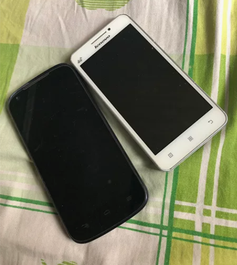 智能手机2个还可以正常使用的手机，联想白色...