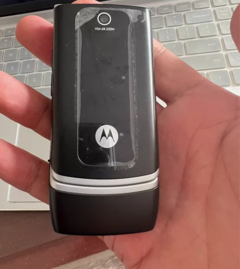 摩托罗拉W375全新未使用,外屏、内屏、键...